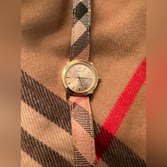 Burberry authentic watch - Picture 7 of 7